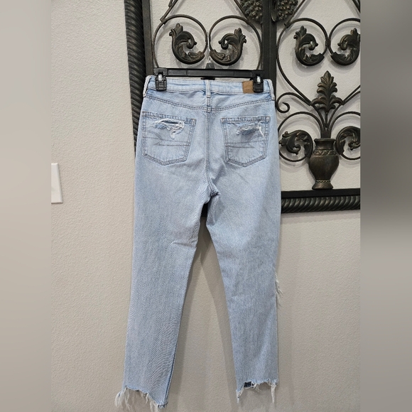 American Eagle Outfitters Light Blue Mom Jeans - Picture 6 of 9